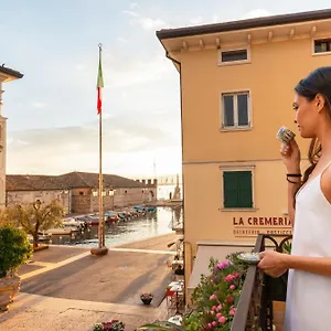 The Mansion Of Countess Rizzardi On Garda Appartamento